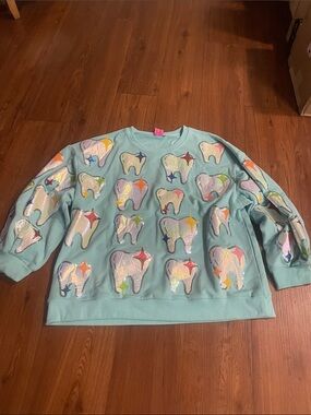 QUEEN OF SPARKLES Mint Sequin Tooth Appliqué Sweatshirt